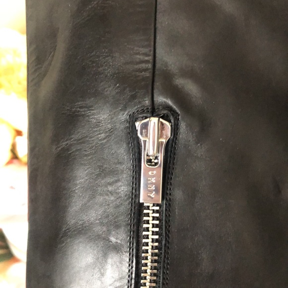 Edgy Chic DKNY Striped Heel Black Leather Boots - Picture 9 of 14